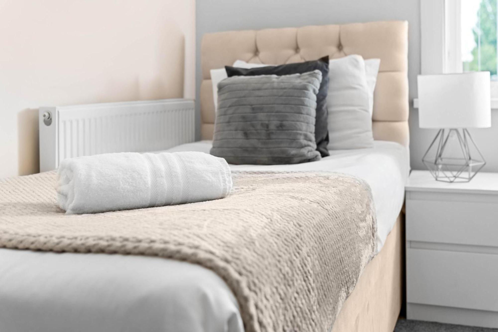 Two Bedroom Apartment - Single Beds - Accommodates 3 - Street Parking - Top Rated -Wbb Уэст-Бромидж Экстерьер фото