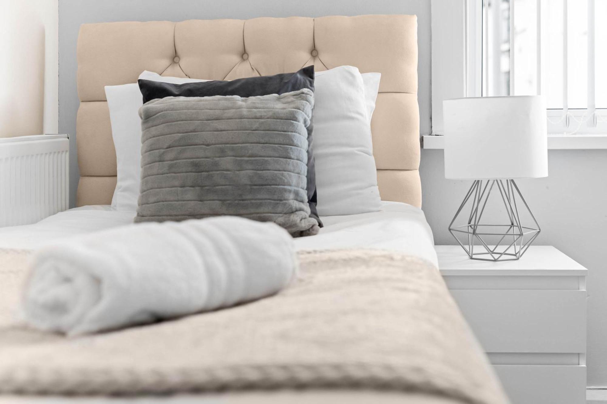 Two Bedroom Apartment - Single Beds - Accommodates 3 - Street Parking - Top Rated -Wbb Уэст-Бромидж Экстерьер фото